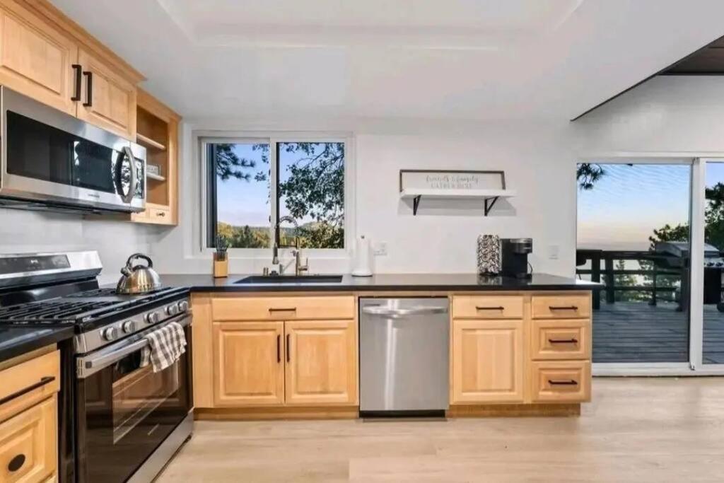 Updated Mountain Cabin Retreat With 180 Views Off Deck And Balcony Running Springs Exterior foto